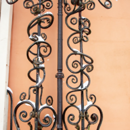 Sécurisez vos escaliers avec des garde-corps en ferronnerie artistique aux motifs élégants Lannion